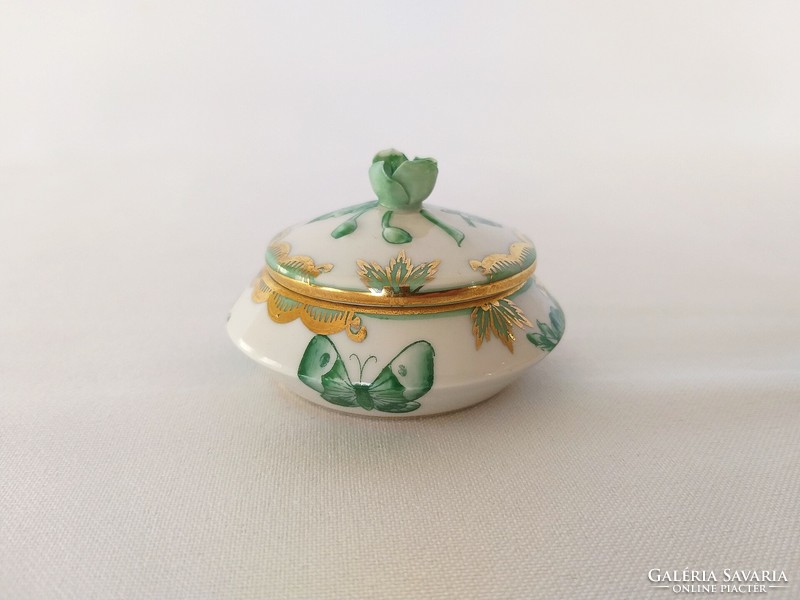 Small jewelry holder with green flowers from Herend (no.: 23/195.)