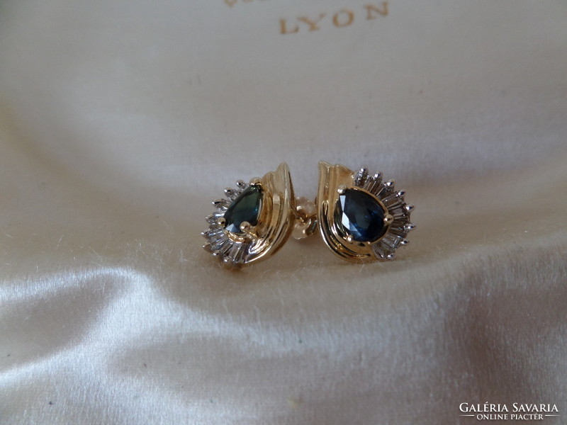 Modern gold stud earrings with a pair of blue sapphires and glasses