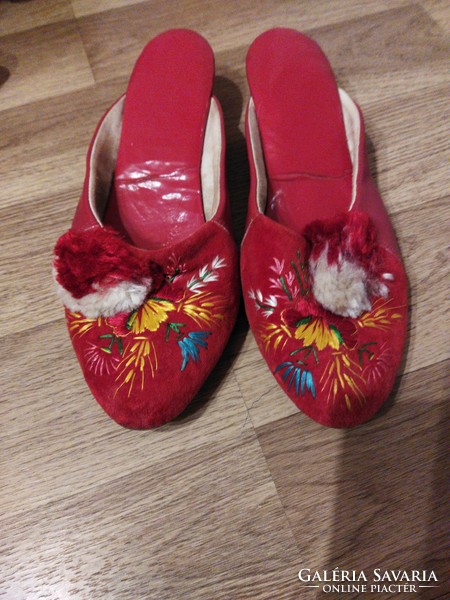 Szeged red slippers in size 39 and up.