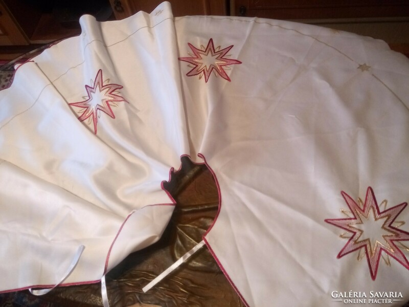 5 embroidered Christmas tablecloths, together and separately