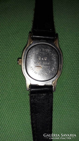 Good condition q&q working quartz wristwatch with leather strap as shown in the pictures