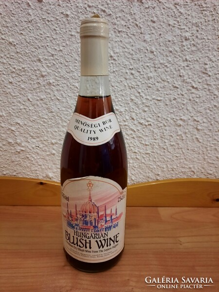 Hungarian blush wine 1989, museum wine