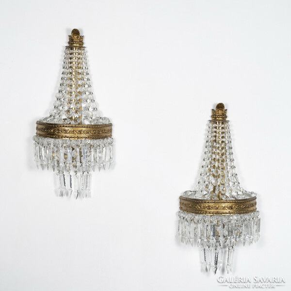 Ampoule-shaped crystal wall arm in a pair