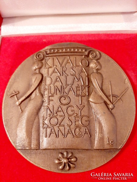 Ligeti Erika  Kiváló Társadalmi Munkáért FÓT Nagyközség Tanácsa bronz plakett  10,3 cm saját doboz