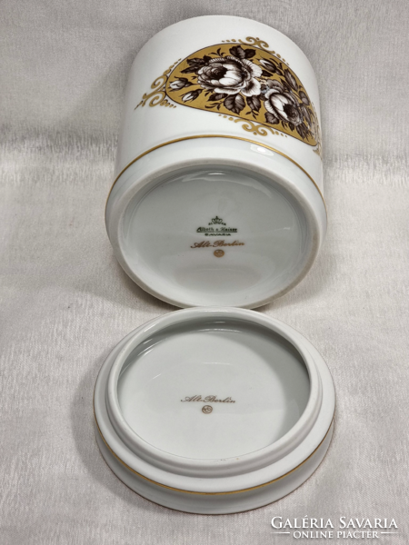 Alboth & kaiser alt-berlin German porcelain dish, decorated with floral patterns, second half of the 20th century.
