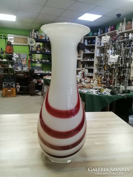 Retro milk glass vase