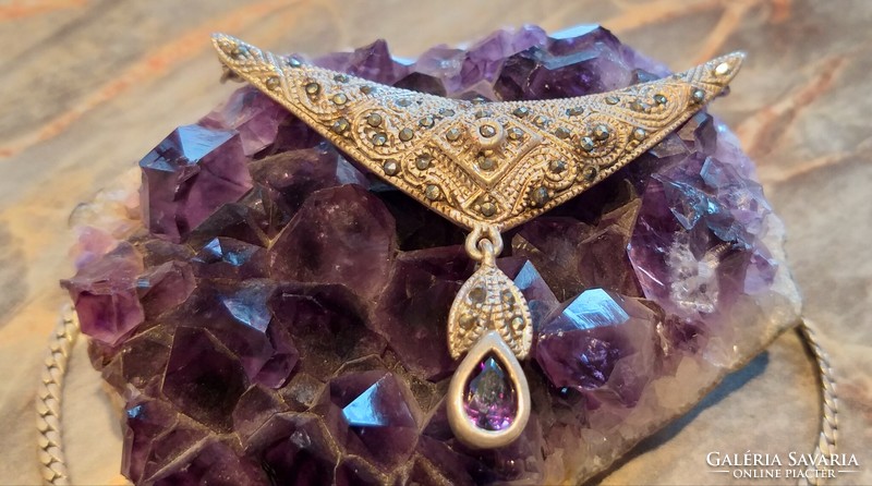 Collector's item: Collie-marked silver necklace with marcasite and amethyst stones