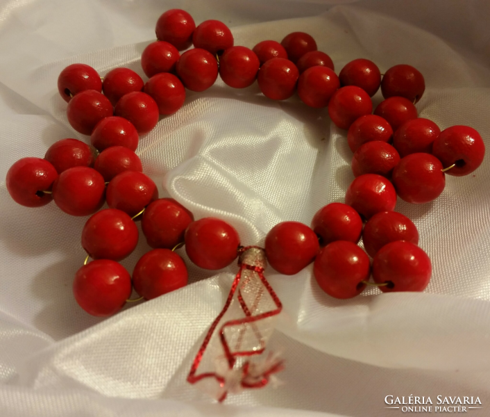 Régi piros gyöngyös csillag karácsonyfadísz, tradicionális karácsonyi dekoráció