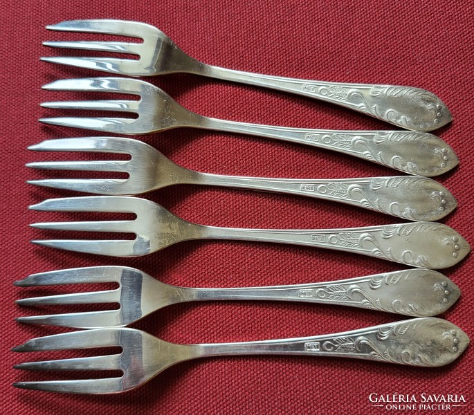 Met silver colored metal small fork cake fork set in original box