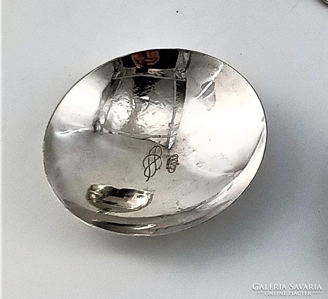 Silver bowl with spherical feet