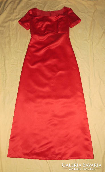Piros szatén maxi ruha db: 72 cm h: 134 cm mb: 82 cm