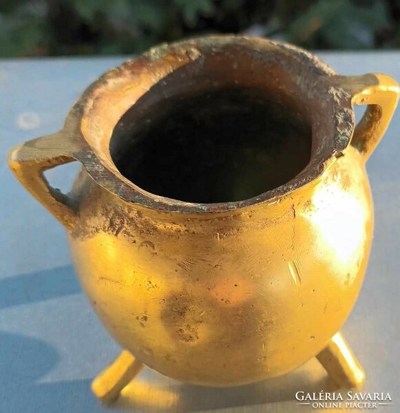 Antik vastagfalu bronz háromlábas edény
