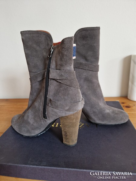 Tommy hilfiger women's suede leather boots size 38