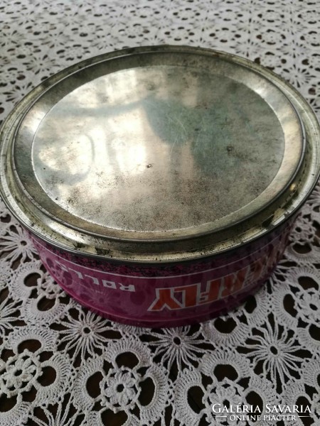 Retro round Chinese candy metal box butterfly