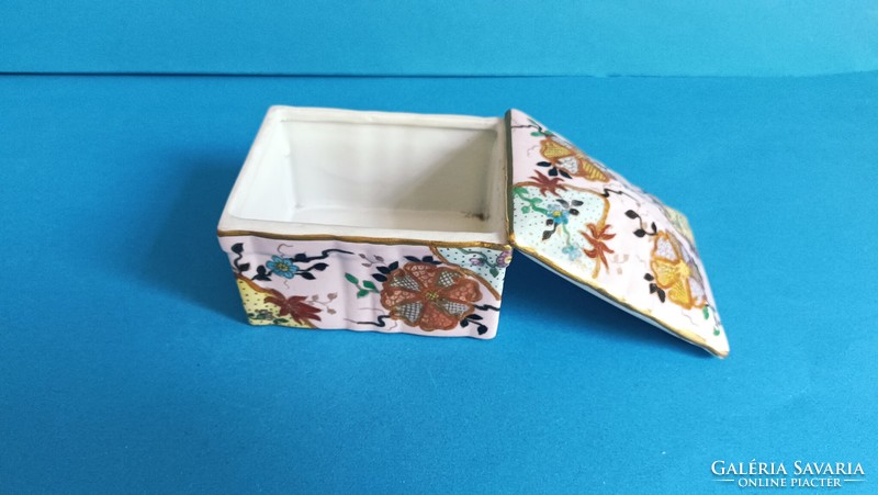 Budapest porcelain bonbonier jewelry box