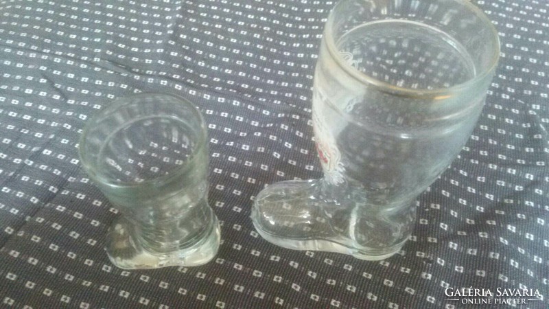 Csizma alakú röviditalos poharak