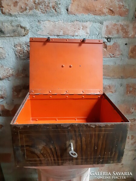 Armor chest cash register box