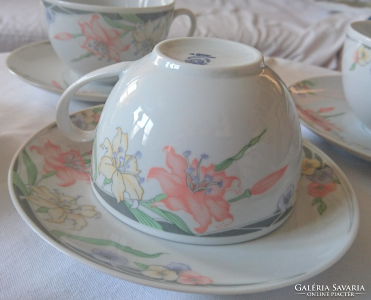Lowland tea cup with a lily pattern