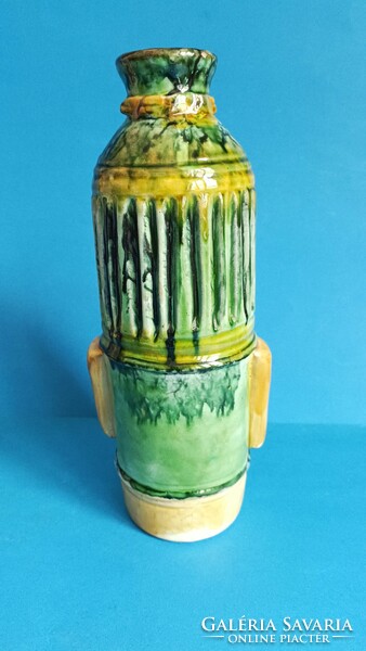 The ceramic vase of industrial artist Fórizsné was judged