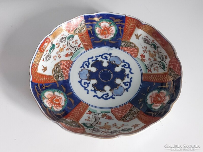~150-year-old antique Imari porcelain bowl (22 × 3.5 cm)