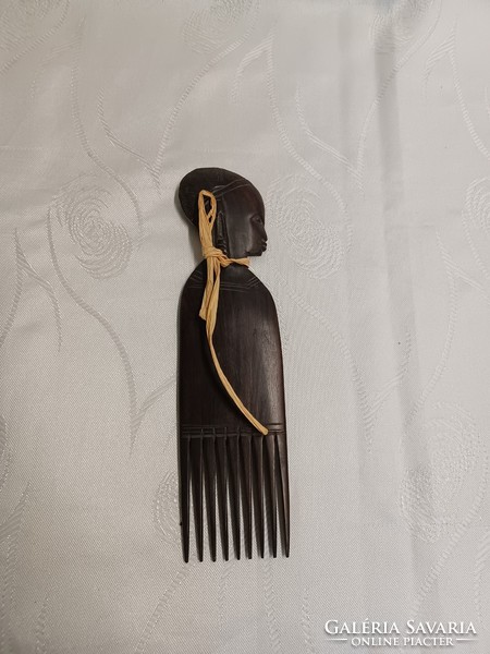 Comb depicting the head of an African woman