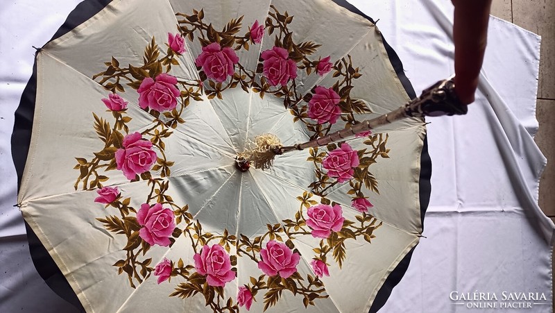 Virágos antik esernyő