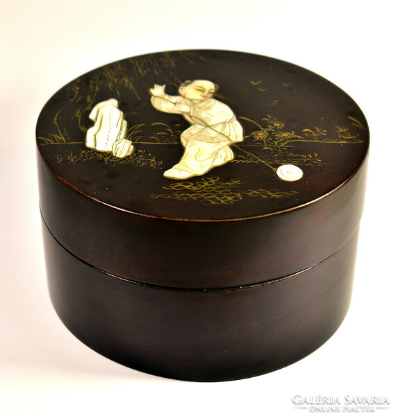 Around 1900 Japanese lacquered wood box with carved mother-of-pearl inlay!