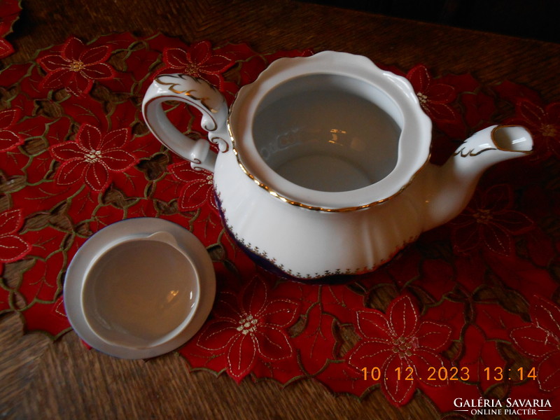 Zsolnay pompadour ii tea pourer