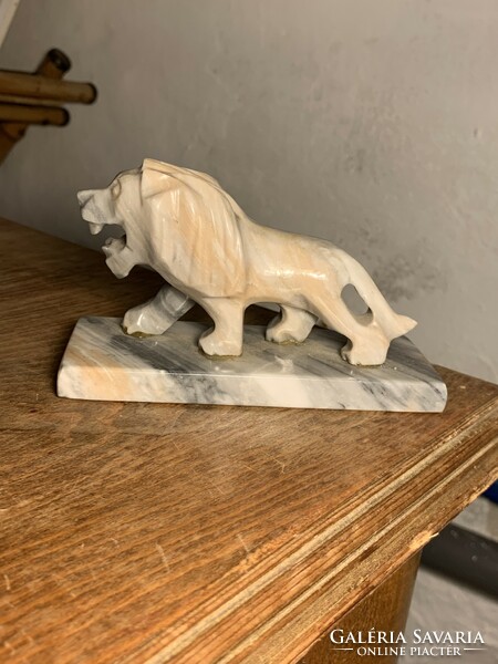Art deco marble lion