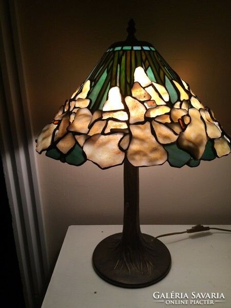 Tiffany table lamp with irises