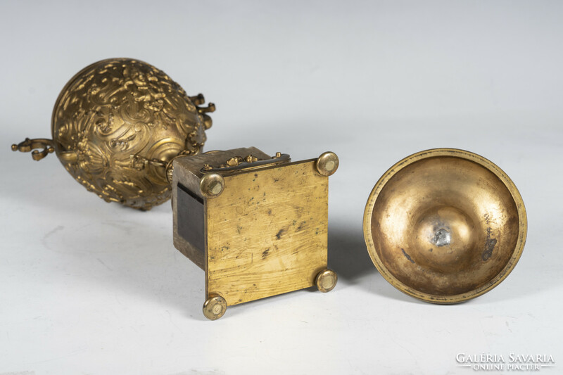 Aranyozott bronz, tojás alakú fedeles kínáló