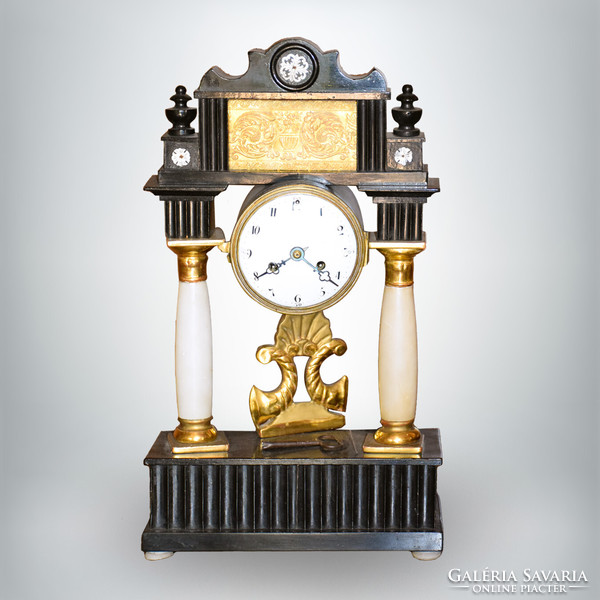 Biedermeier table clock with alabaster columns with mother-of-pearl and gilt decoration