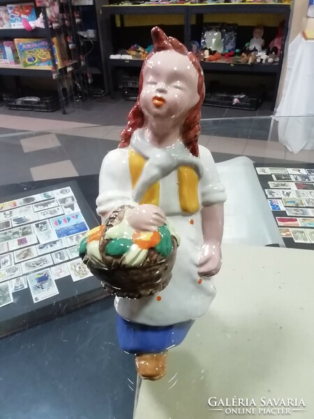 Ceramic flower girl (rahmer?)
