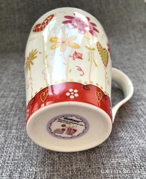 Mug with flower and heart pattern