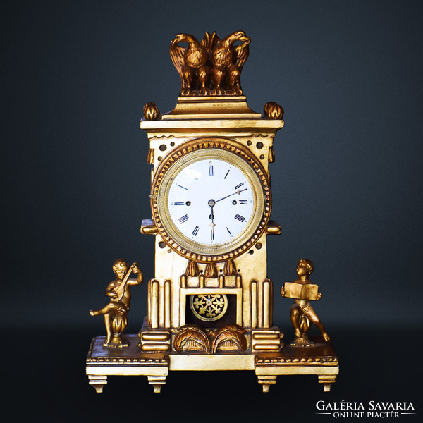 Pigtail-style quarter-beat mantel clock, gilded wooden case, with eagle decoration
