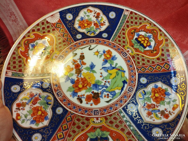 A beautiful decorative porcelain plate with an Imari pattern