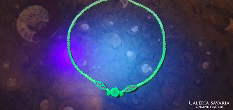 Genuine Czech Uranium Glass Necklace #23004