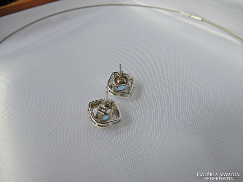 Silver jewelry set decorated with opal and crystal stones