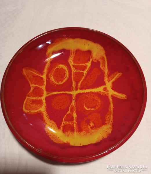 Applied art glazed ceramic wall plate with an interesting representation