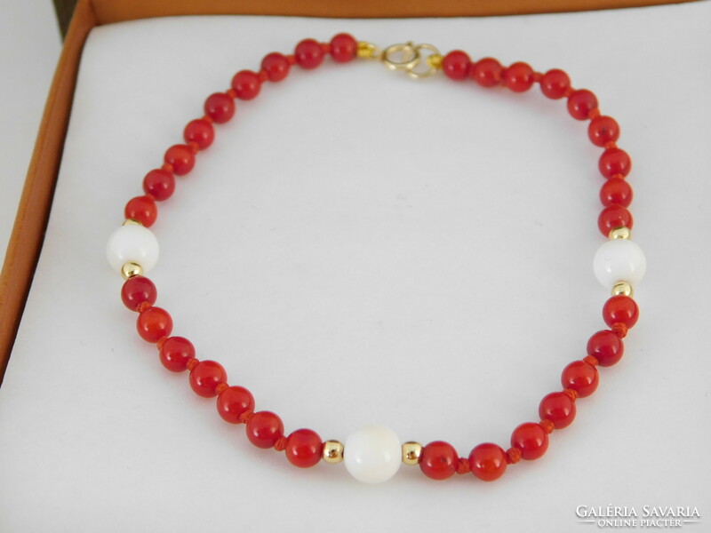 18k gold red and white coral bracelet with 18k gold balls