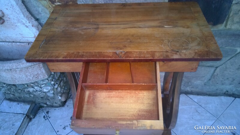 Kora Bieder sewing table with lute legs, original condition 65x79.5x37 cm