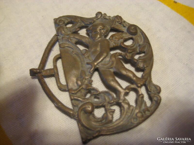 Patinated old copper, belt buckle, cupid with arrow, in the middle 8 x 6 cm