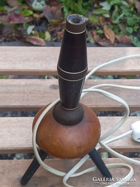 Retro 3 lábú lámpa, dugvillával, bakelit kapcsoló gomb design- 60-as évek