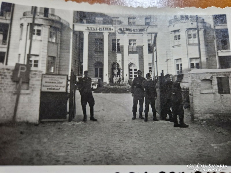 II. világháborús fotó. Magyar katonák Kijevben.