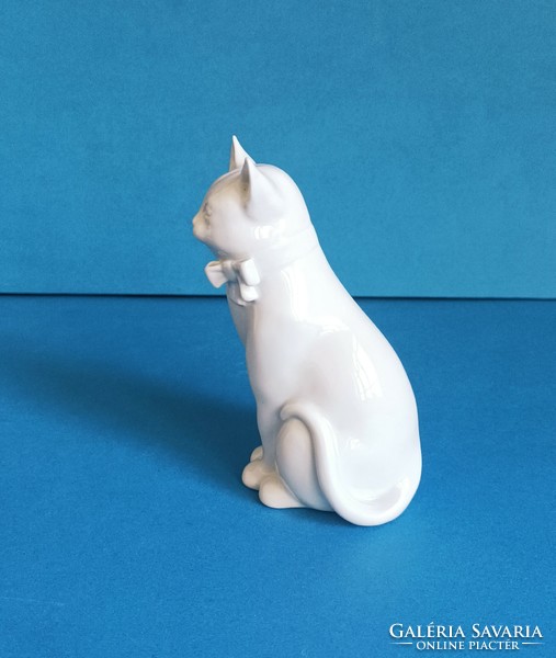 Herend cat and kitten porcelain figurine with white ribbon