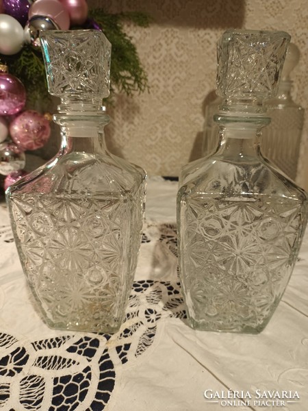 Eladó régi gyönyörű öntött üveg rövid italos palack 2 db külön!