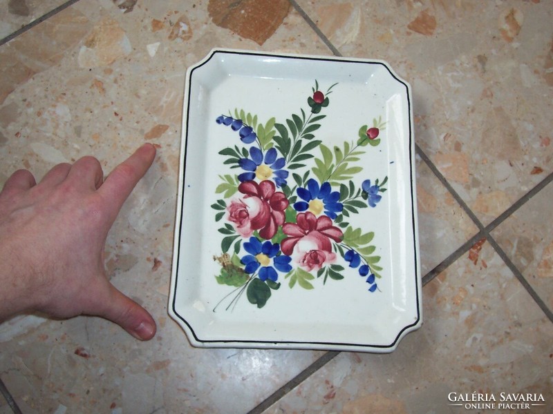 Serving tray with beautiful flower pattern