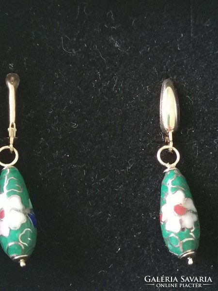 Special gold earrings