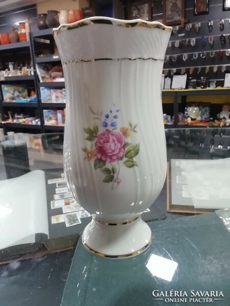 Raven house porcelain vase with floral pattern