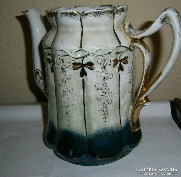 Art Nouveau teapot - art&decoration